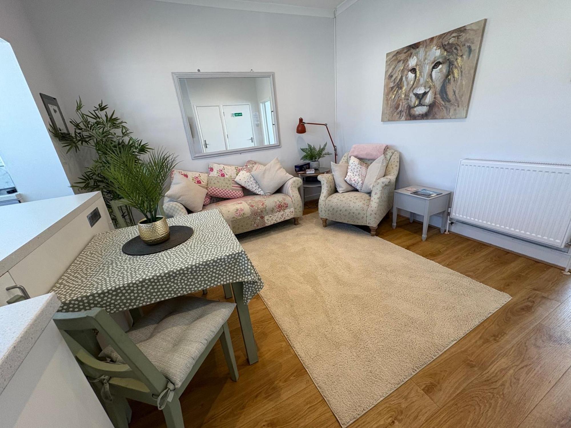 Flat In The Heart Of Leigh On Sea Less Than 2 Miles From The Beach Southend-on-Sea Exterior foto